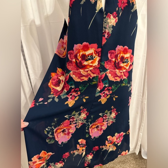 Everly Navy Floral Halter/Racer Neck Short Dress Size Medium - Picture 3 of 5